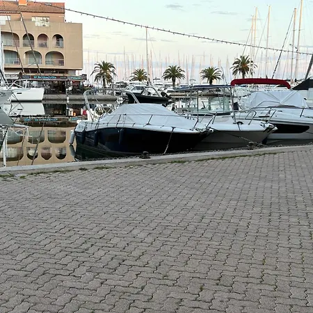 Lägenhet Ensoleille Pres Du Port Et Des Plages Solea *