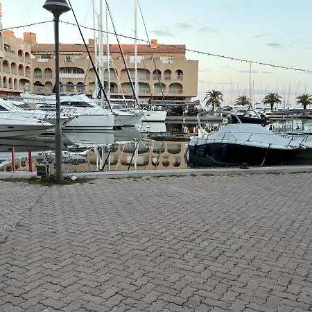 Ensoleille Pres Du Port Et Des Plages Solea