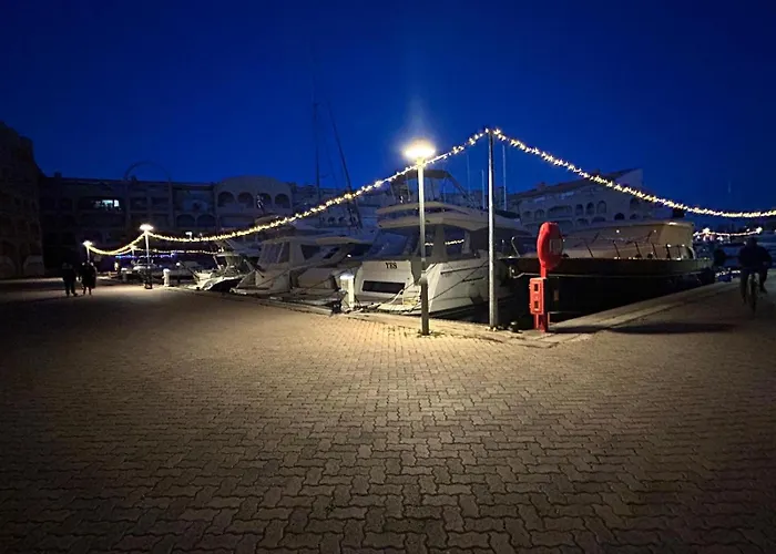 Ensoleille Pres Du Port Et Des Plages Solea