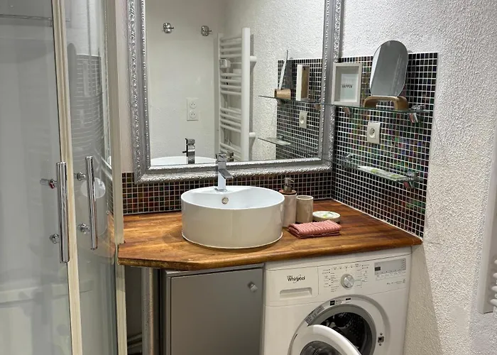 Ensoleillé Près Du Port Et Des Plages *