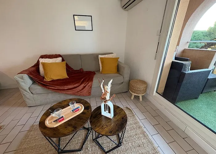 Ensoleillé Près Du Port Et Des Plages *