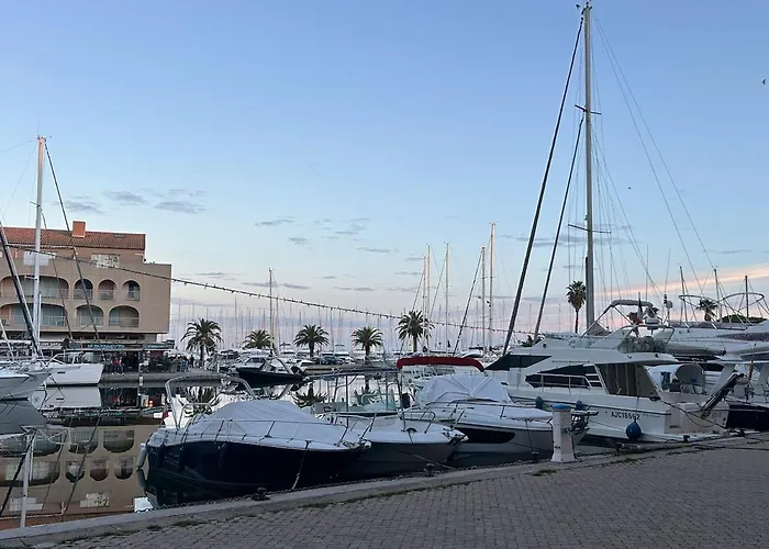 Ensoleillé Près Du Port Et Des Plages Hyères