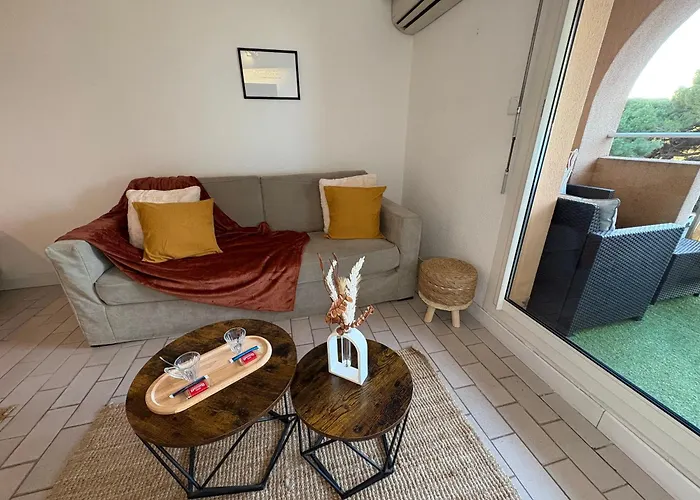 Ensoleillé Près Du Port Et Des Plages Appartement